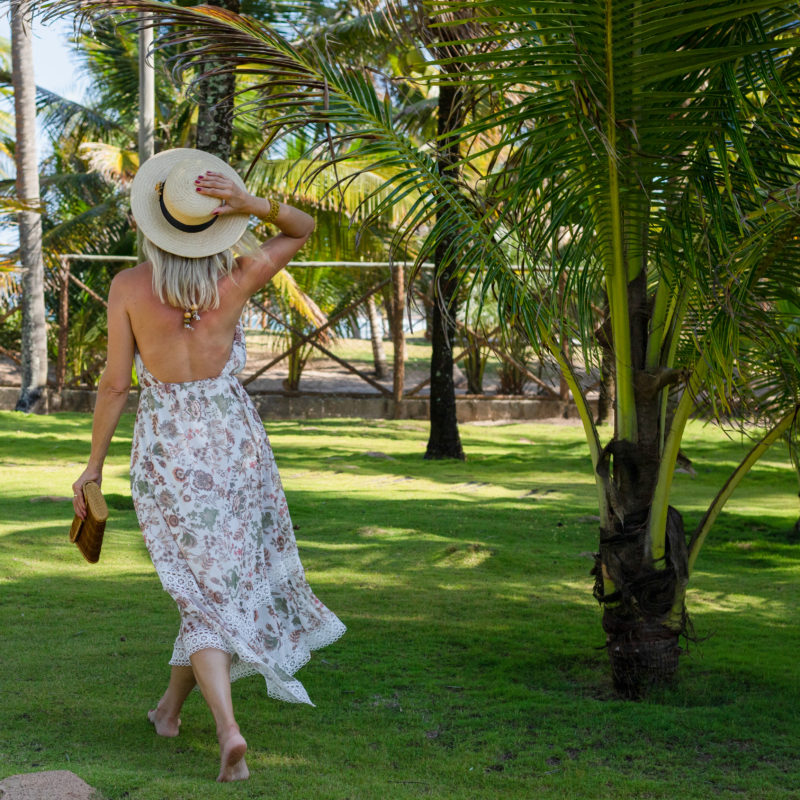 Woman walking with Unique Brasil dress